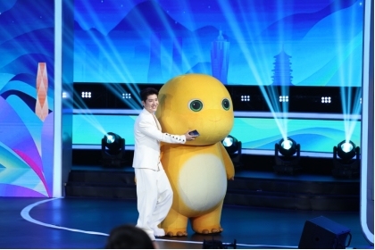 国民动漫IP奶龙再登央视 获颁“年度荣誉创作者”