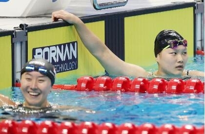 赛后朝鲜游泳运动员李惠景拒绝韩国记者采访