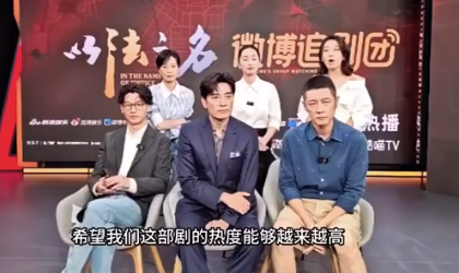 任重舉著張譯就上來了,！網(wǎng)友：狠狠期待張譯親自比心的那天
