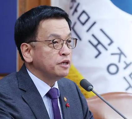 李在明支持率超61% 务实外交与国防自主获民心
