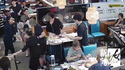 把手斷裂 火鍋店整壺高湯澆母女身上 店家冷漠回應引發(fā)爭議