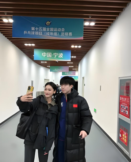 王楚欽何超欣合影引關注 星光交匯碰撞火花