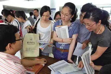超一本线60分，却连本科都没录上！志愿表上那行小字，差点毁一生