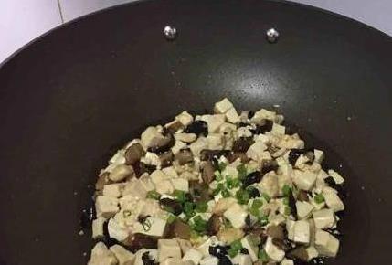 豆腐加肉末香翻天，20分钟上桌，比海鲜还美味？