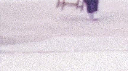 “小孩哥”路遇老人倒地忙救助 善良不分年龄