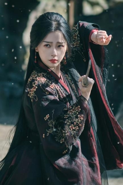 光影织梦者洪伟：从《云之羽》看现代影视摄影的叙事转换与好意思学冲突