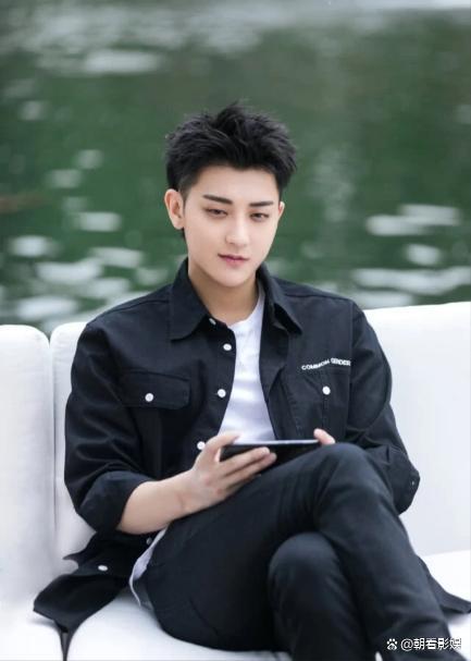 黄子韬身后空无一人 明星资本的治理黑洞