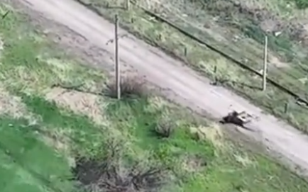 乌军公布使用自爆机打击俄士兵视频