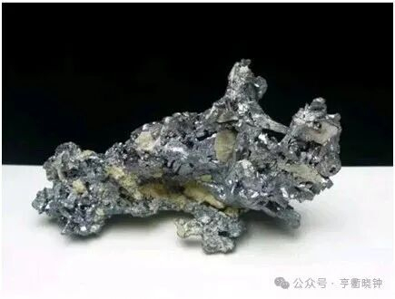 黄金白银直线飙涨原因 四大底层逻辑驱动