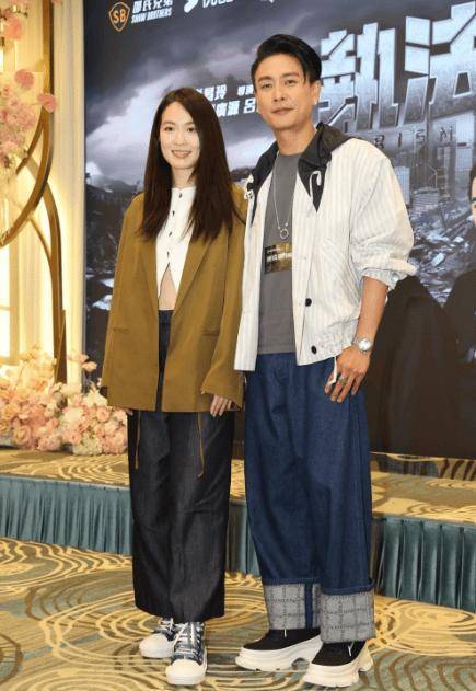 黄宗泽蔡洁第八次合作终演情侣拍亲热戏：她那么漂亮能亲当然要亲