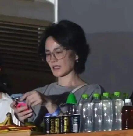 那英演唱会王菲贴抽象表情包 老友默契引发热议