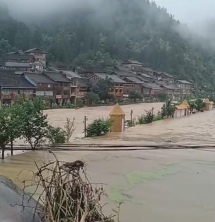 榕江洪峰水位將達(dá)253米：警報(bào)一直響 全城緊急撤離