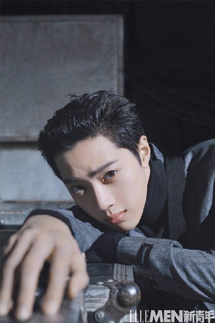 赖冠霖街边抽烟吐痰粉丝去扫街图