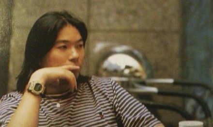 51岁高晓松近照瘦太多 穿紧身裤秀出一双筷子腿