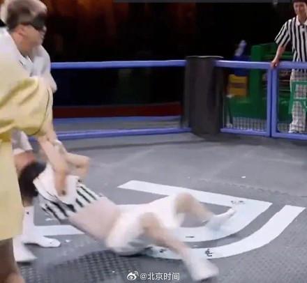 周深回应录制《奔跑吧》遭拖拽 感谢大家的关心与支持
