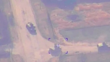 俄公布摧毁乌军侦察队视频 4辆美制军车爆炸起火