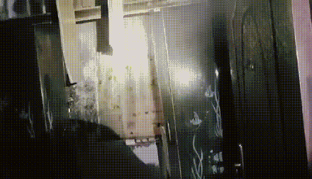 出门没拔充电线结果家被烧了，如何安全使用手机充电器？