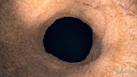 媒体探访鱼塘“天坑”：2万斤鱼消失  天灾所致曾多次塌陷