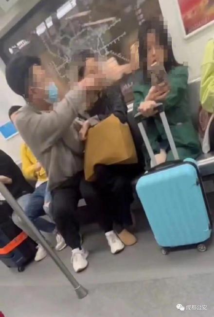 地铁打人男子被拘13日 因座位纠纷发生口角，后引发肢体冲突