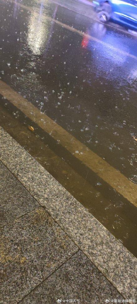 番禺1小时狂下48毫米暴雨广州启动暴雨三级应急