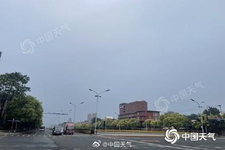今天北京高温将再返场 午后至夜间有分散性雷阵雨局地伴大风冰雹