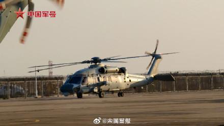 海军直-20、海军直-8C抵达中国航展 现场画面