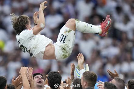 莫德里奇告别伯纳乌 传奇落幕泪目致敬