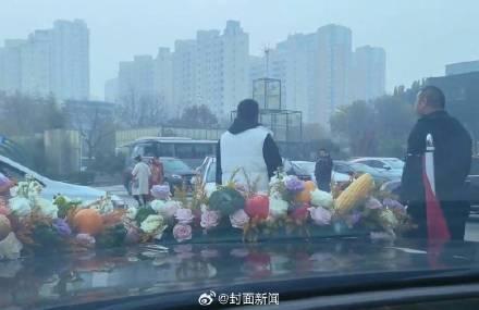 河北一婚车遭拦截，索要五十条香烟，是敲诈？还是喜钱？ 律师称或涉敲诈勒索罪