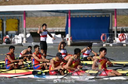 十五运开幕后首金 江苏队四人双桨夺冠