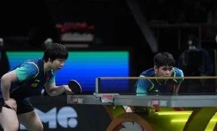 王楚钦孙颖莎这一球对手教练沉默了 默契与责任的体现