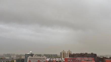 北京沙尘来了 天空昏黄 大风沙尘齐袭京城