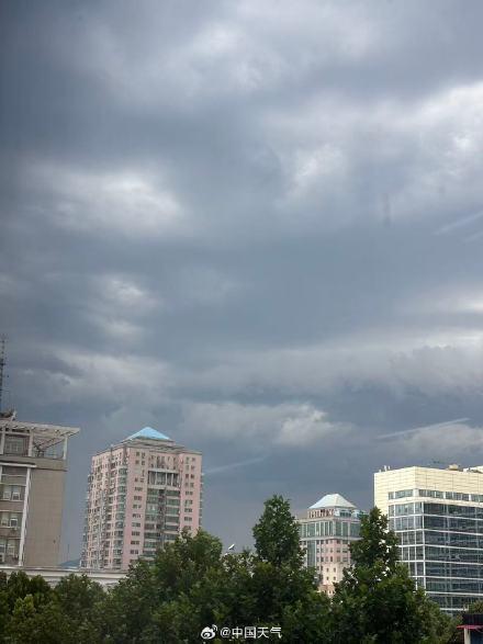 城区多地已乌云压顶!下班早点回家!北京雷雨来了!