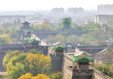 平遥古城东城墙展开修缮作业