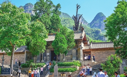 平顺县文旅局在龙门寺景区开展主题活动