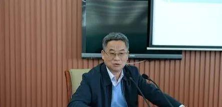 巡视组进驻1个月后，辞职7年农行原副行长被查，儿子被传一同带走：金融反腐再发力