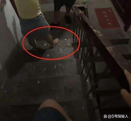 民警硬核回懟霸占電動車位女子：沒法交流