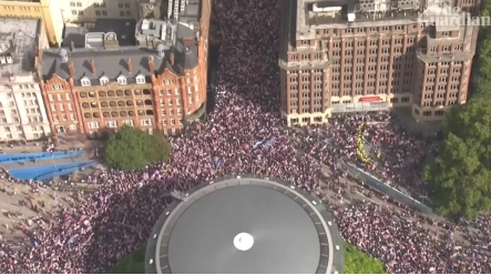 马斯克视频连线英大规模反移民活动 意外现身引发关注