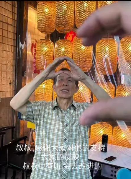 開(kāi)店不到一個(gè)月瀕臨關(guān)店轉(zhuǎn)讓 女孩用自媒體讓其爆火