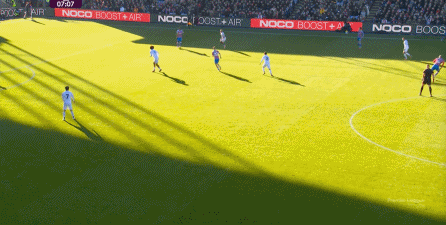 曼联凭借定位球逆袭夺冠,幸运女神的眷顾红魔时刻