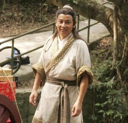 演员黄泽锋报喜：58岁妻子诞下二胎 高龄产女引热议