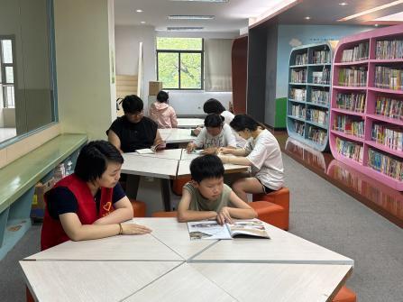杭州一小学开放教室安置235名工友 温暖避风港