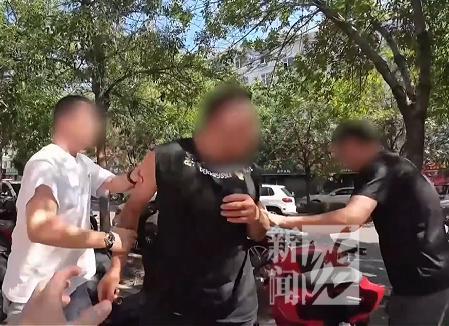 小偷叫3辆货拉拉拖走价值20万摩托车 豪车车库被盗疑云