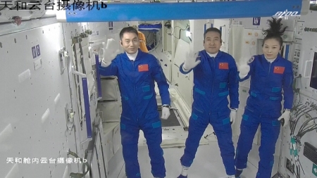 Taikonauten von „Shenzhou-13"-Mission betreten „Tianzhou-3"-Frachtschiff