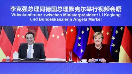 Li Keqiang führt Videogespräch mit Angela Merkel