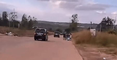 冲突范围扩大 柬埔寨难民逃离边境 战火蔓延六省