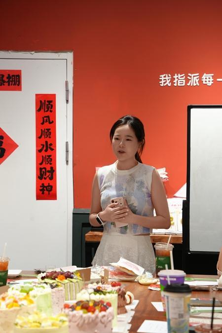 年轻人体验起了“杀糕局”