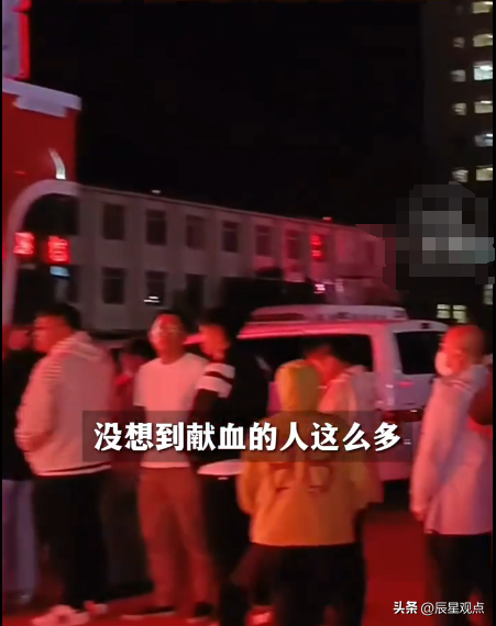 市民连夜排队为闪爆事故伤者献血 爱心涌动温暖人间