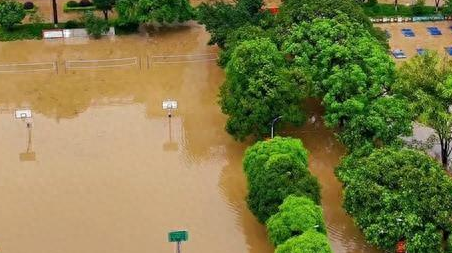 广西玉林暴雨致一高考考点被淹
