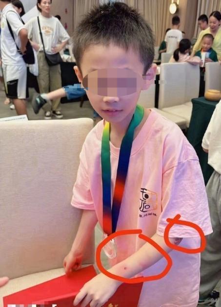 圍棋少年墜亡 其父首面對鏡頭發(fā)聲 父親深陷悲痛與爭議