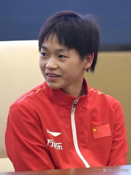 全红婵脚上绑满肌贴 伤痛下的王者之路